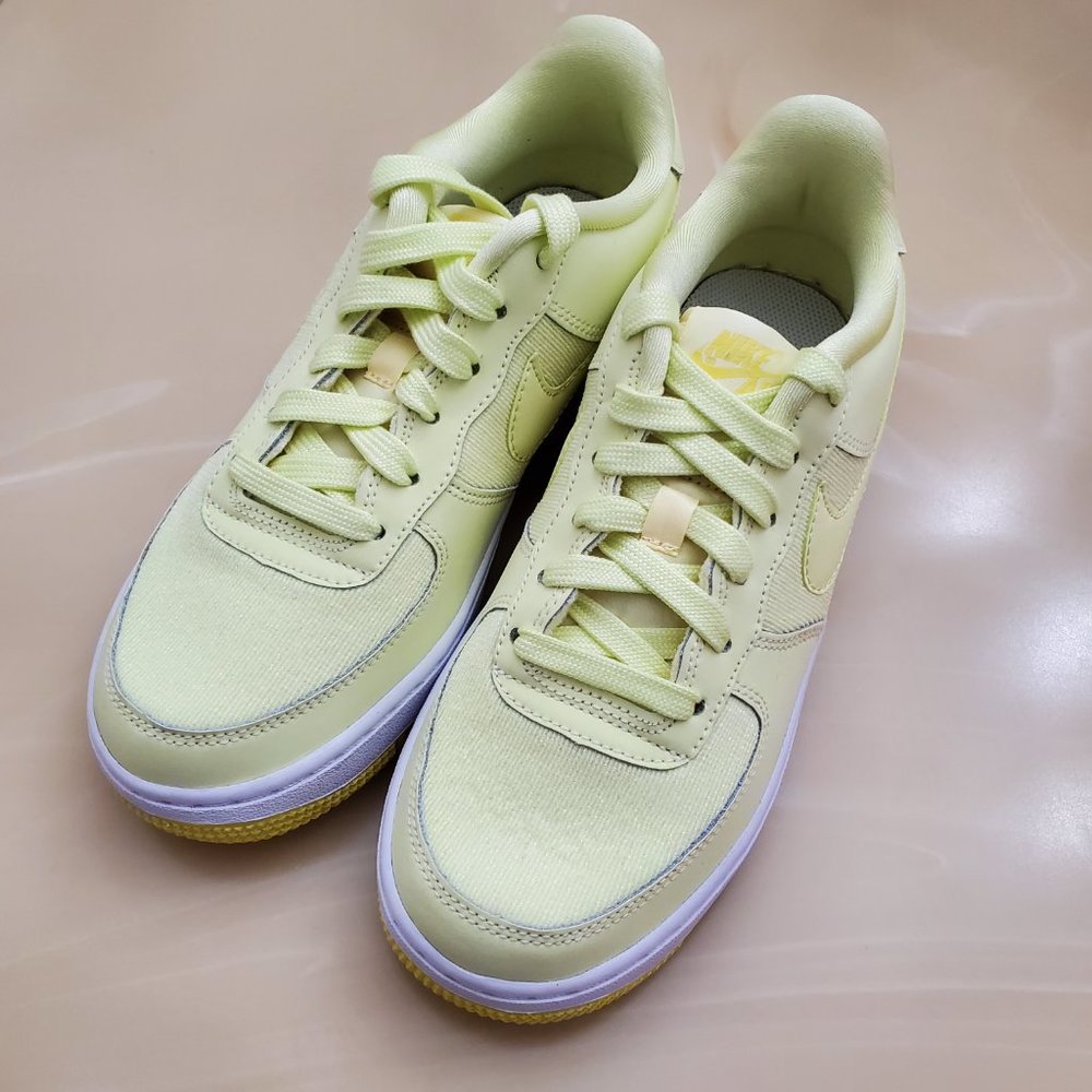 Nike Air Force 1 LV8 - Picture 6 of 9